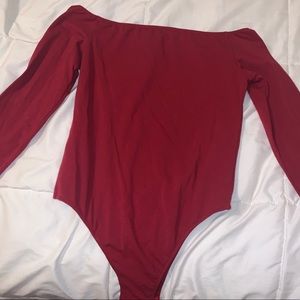 -Off the Shoulder Bodysuit